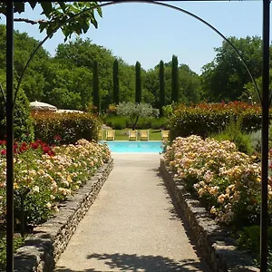 https://mas-de-la-senancole.fr-provencehotel.com